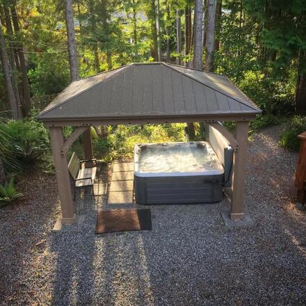 Outdoor hot tub