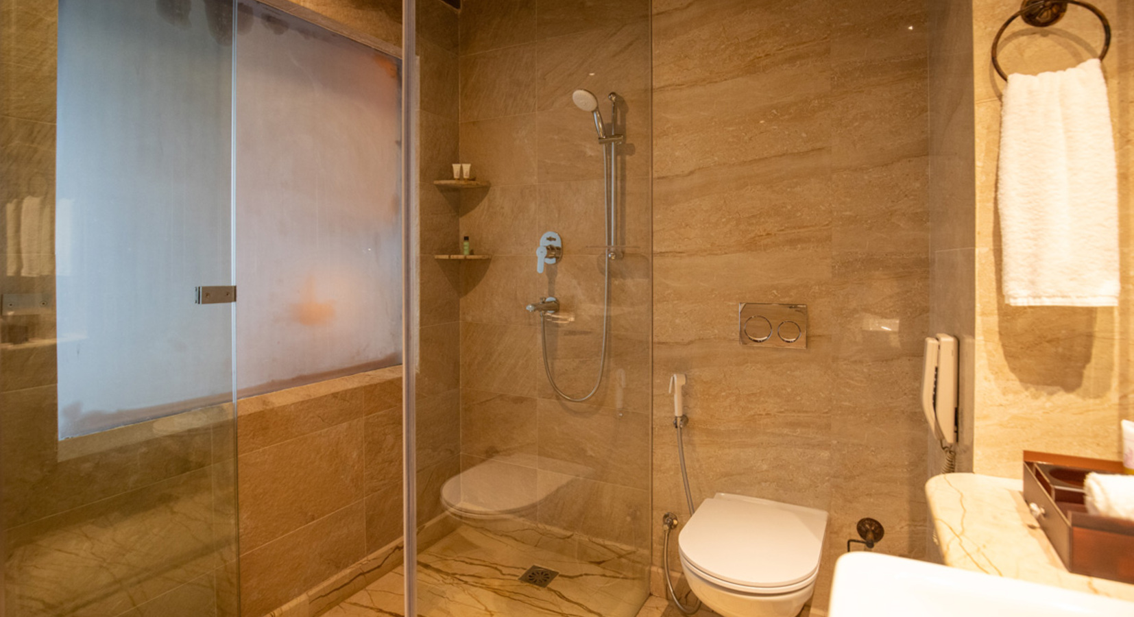 Heritage Super Deluxe Bathroom