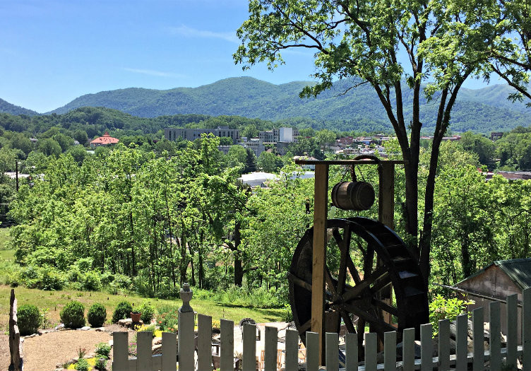 Oak Hill on Love Lane Bed and Breakfast, Waynesville Review The Hotel