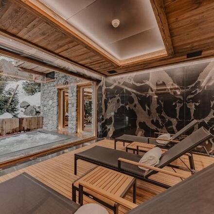 Outdoor hot tub 