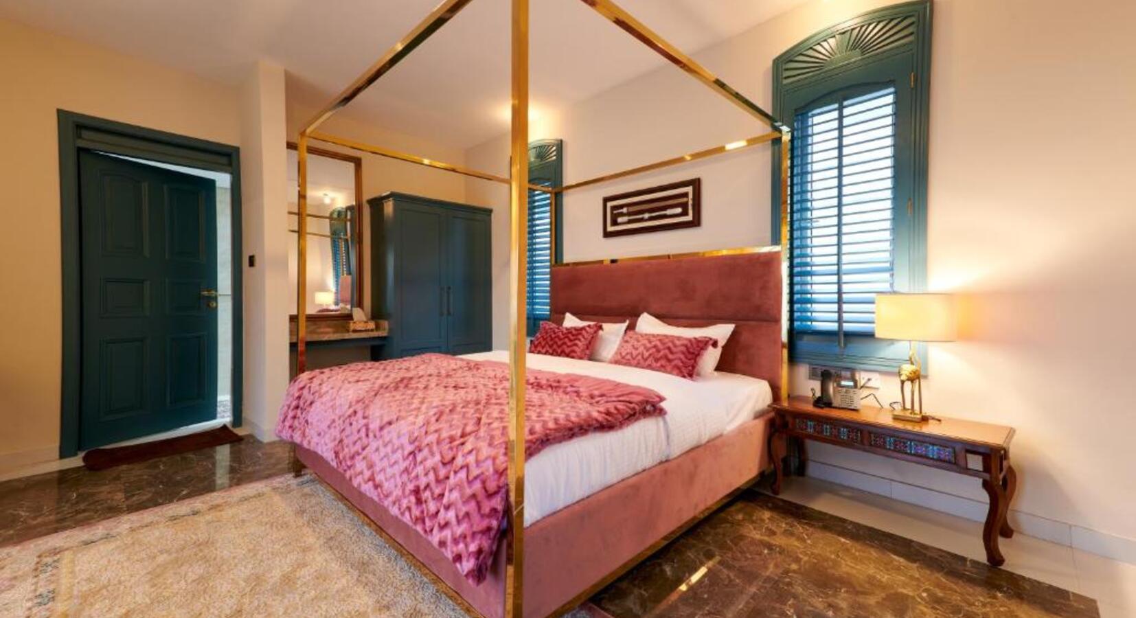 Junior Suite with Mountain View