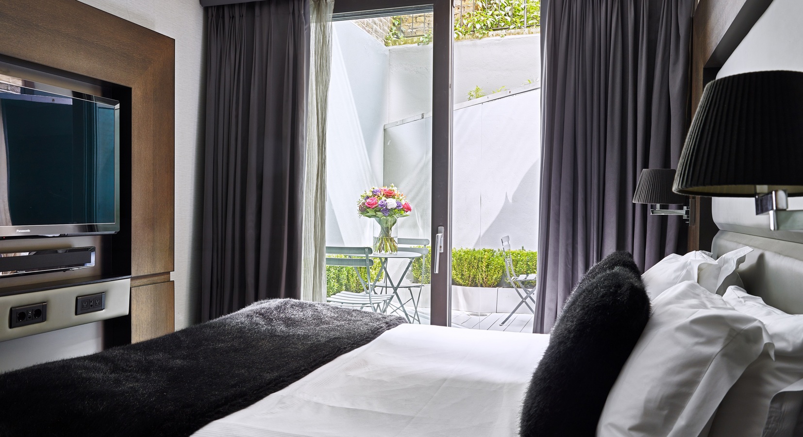 Patio Room with Hastens Bed