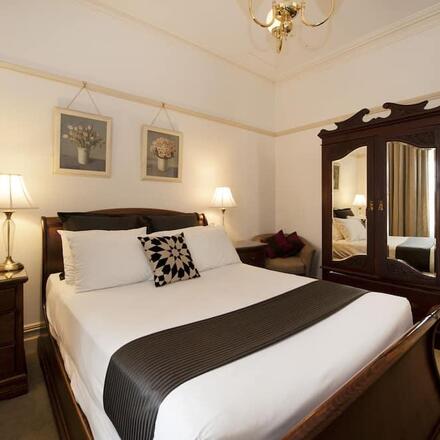 Cobb & Co Court Boutique Hotel