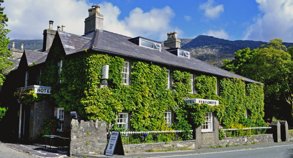 Pen-Y-Gwryd Hotel