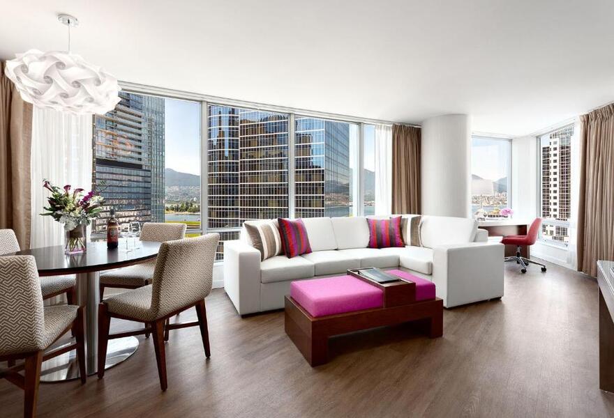Auberge Vancouver Hotel