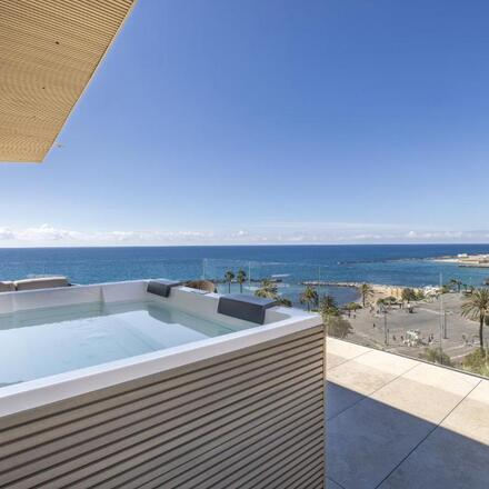Private hot tub