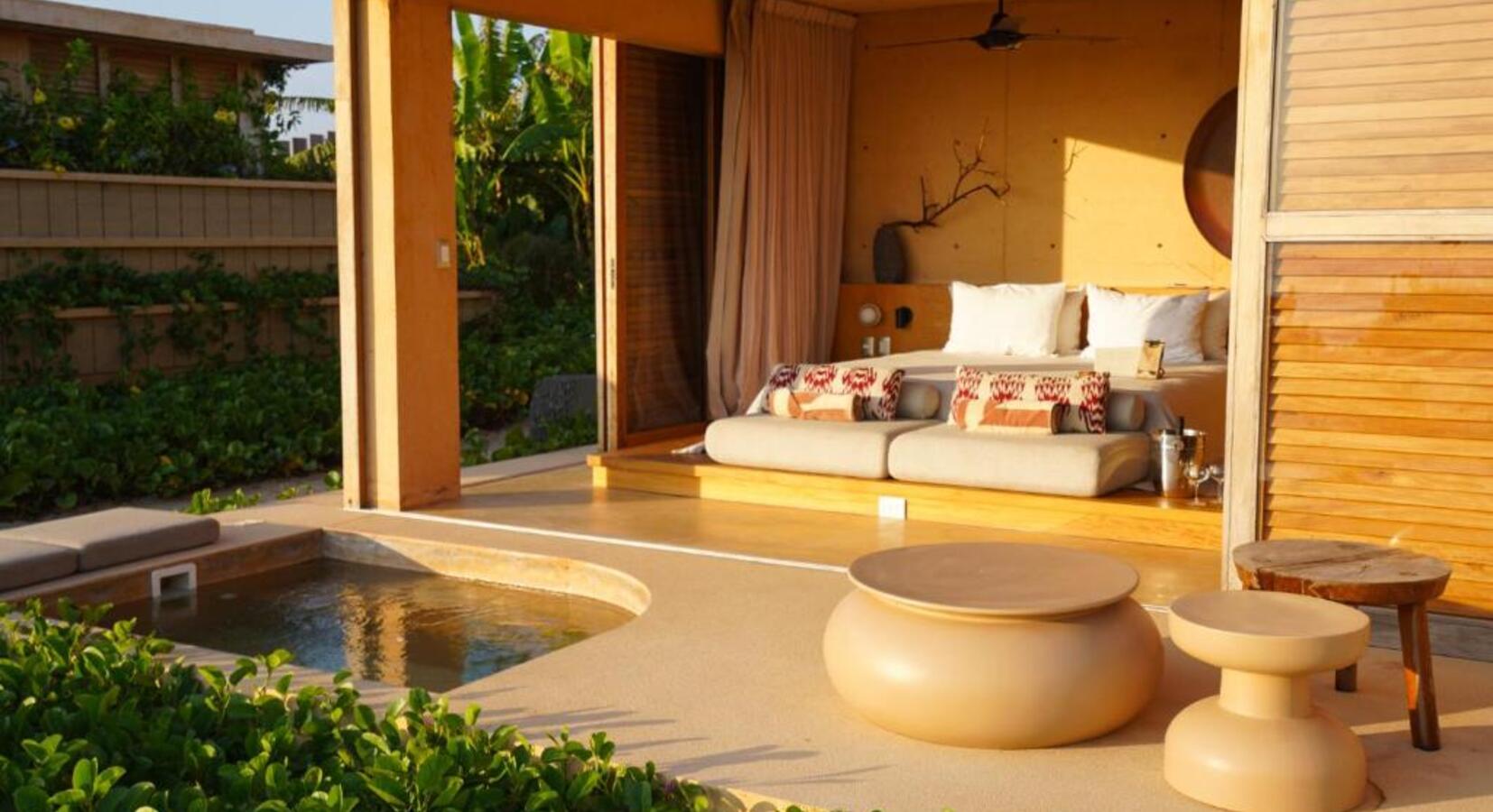 Private pool suite