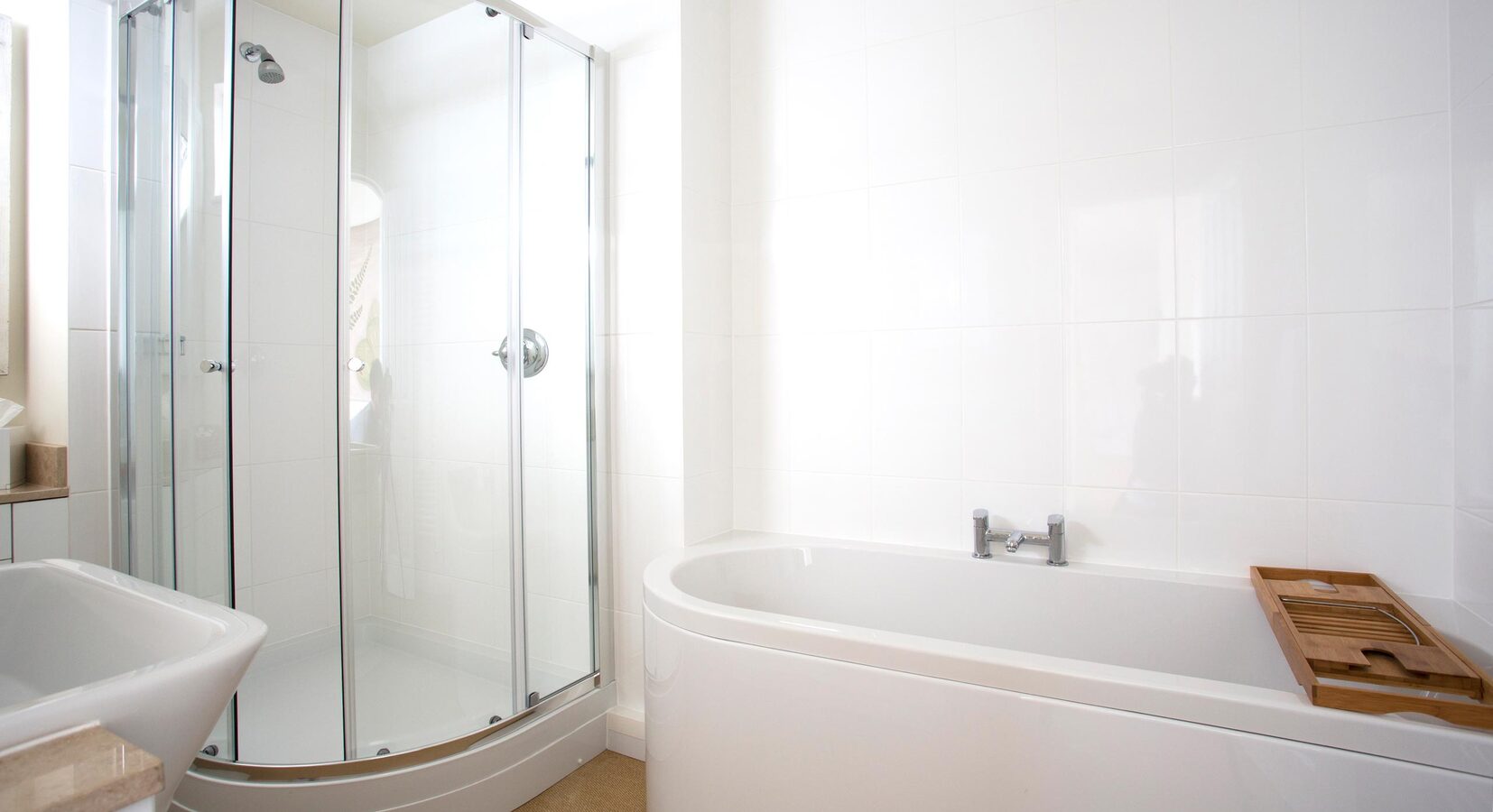 Four Poster King bathroom