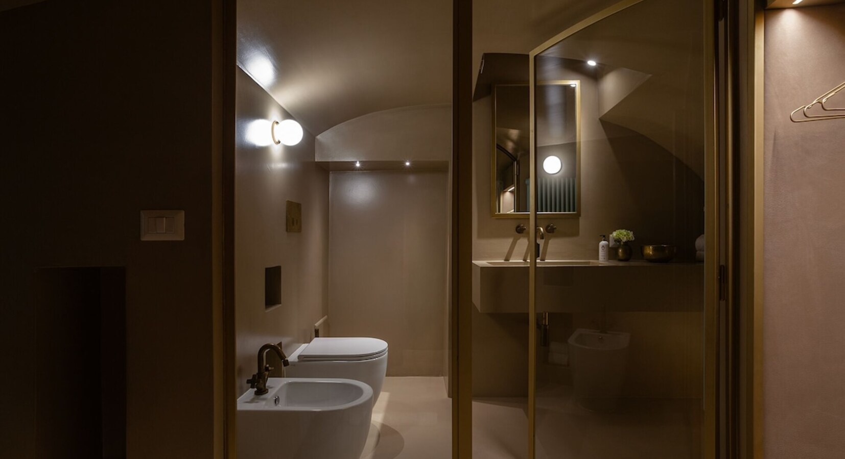 Deluxe Room Bathroom