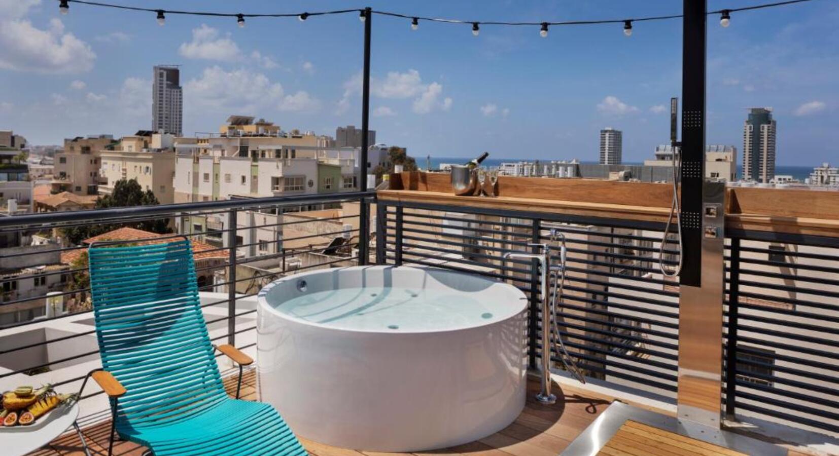 Rooftop jacuzzi