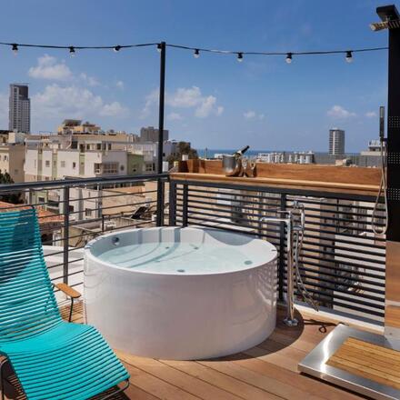 Rooftop jacuzzi