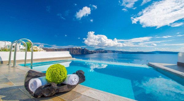 Santorini Secret Suites