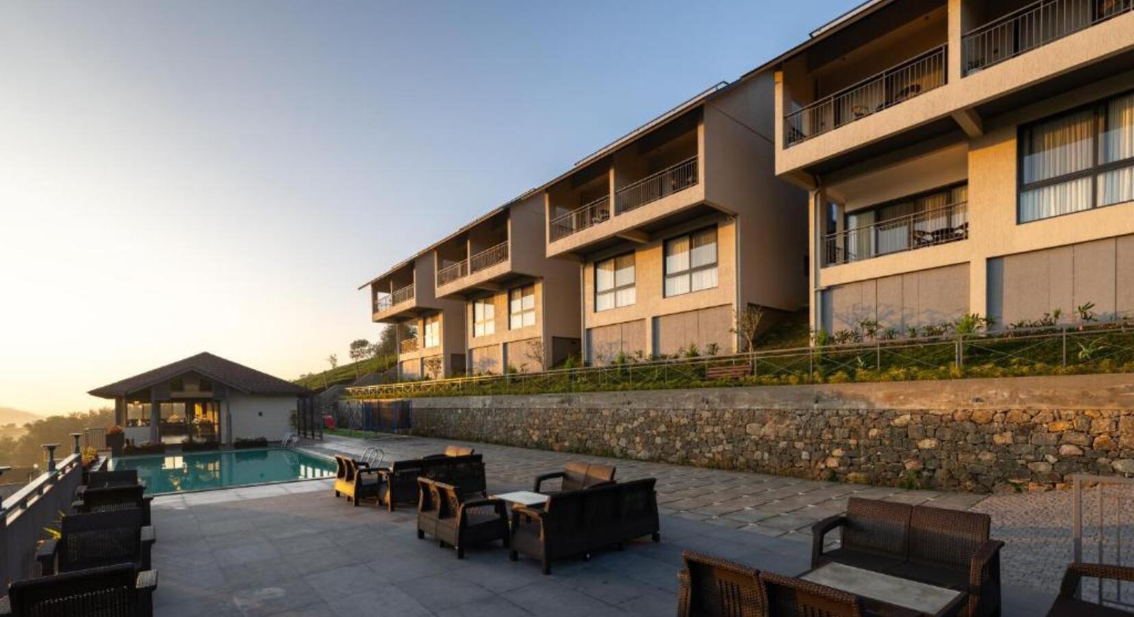 Swimming Pool with Hotel 