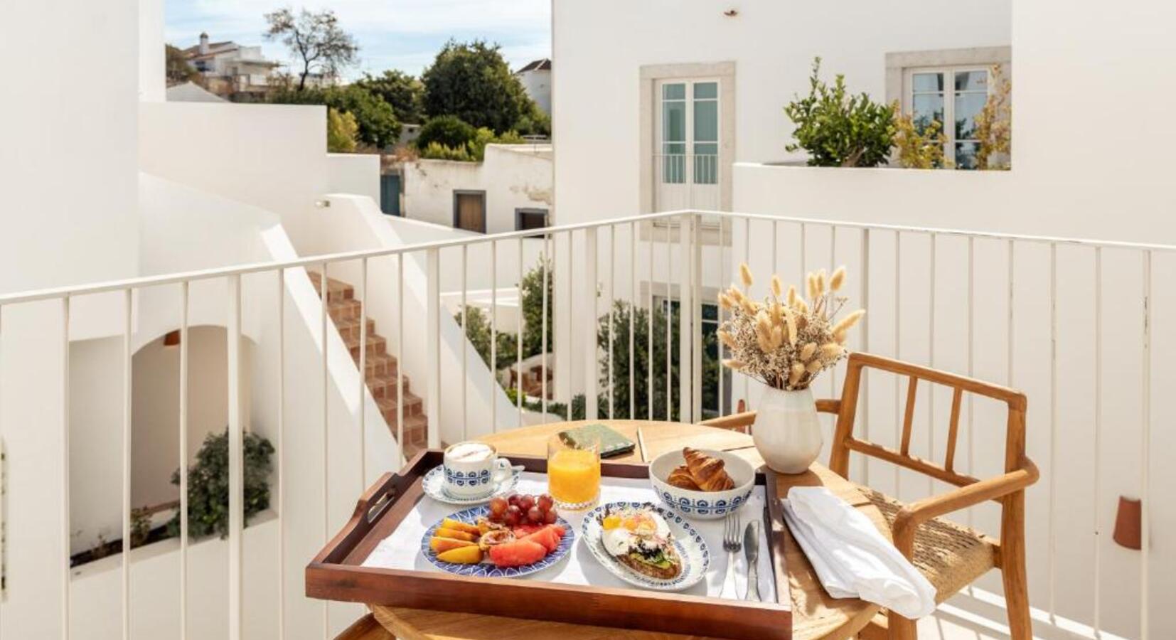 Balcony Breakfast 