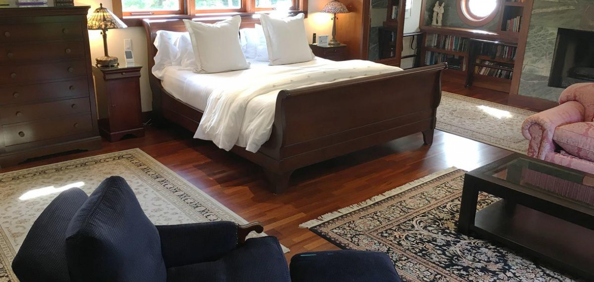 East Hampton Art House Bed and Breakfast, New York State Review The