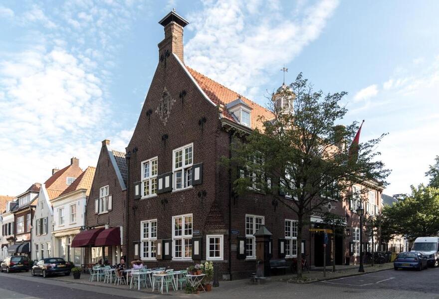 Vesting Hotel