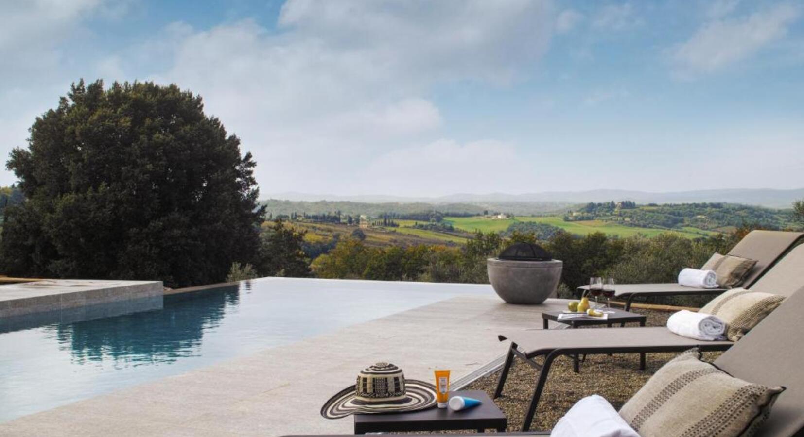 Panoramic infinity pool 