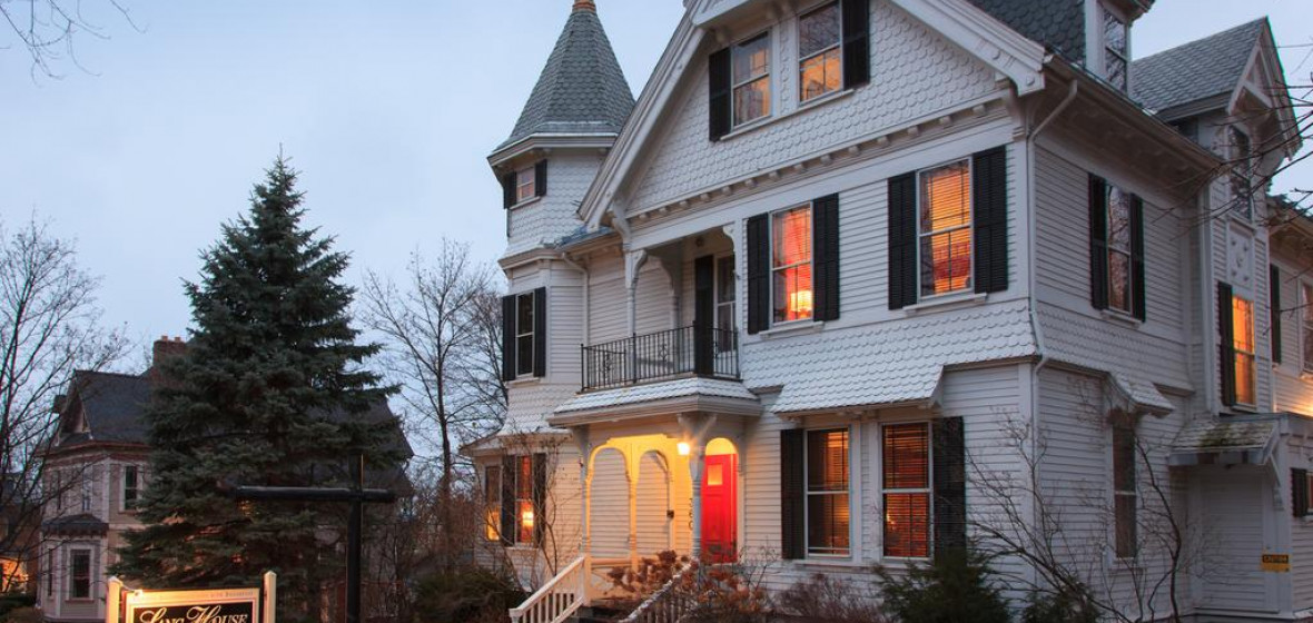 Lang House on Main Street, Burlington Review The Hotel Guru