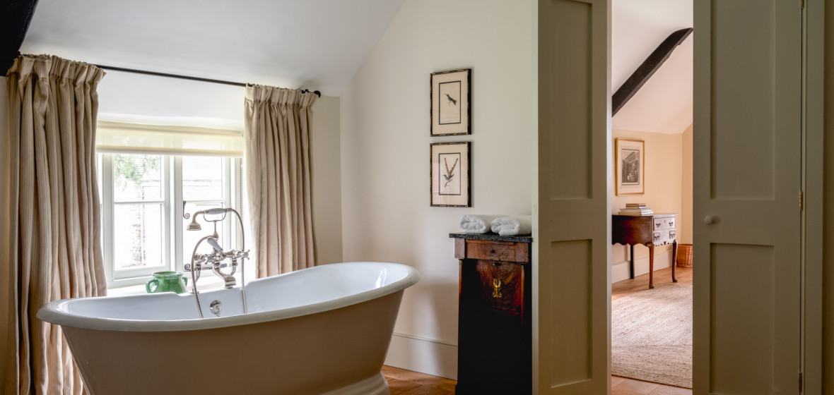 Three Horseshoes Somerset. Expert reviews and highlights