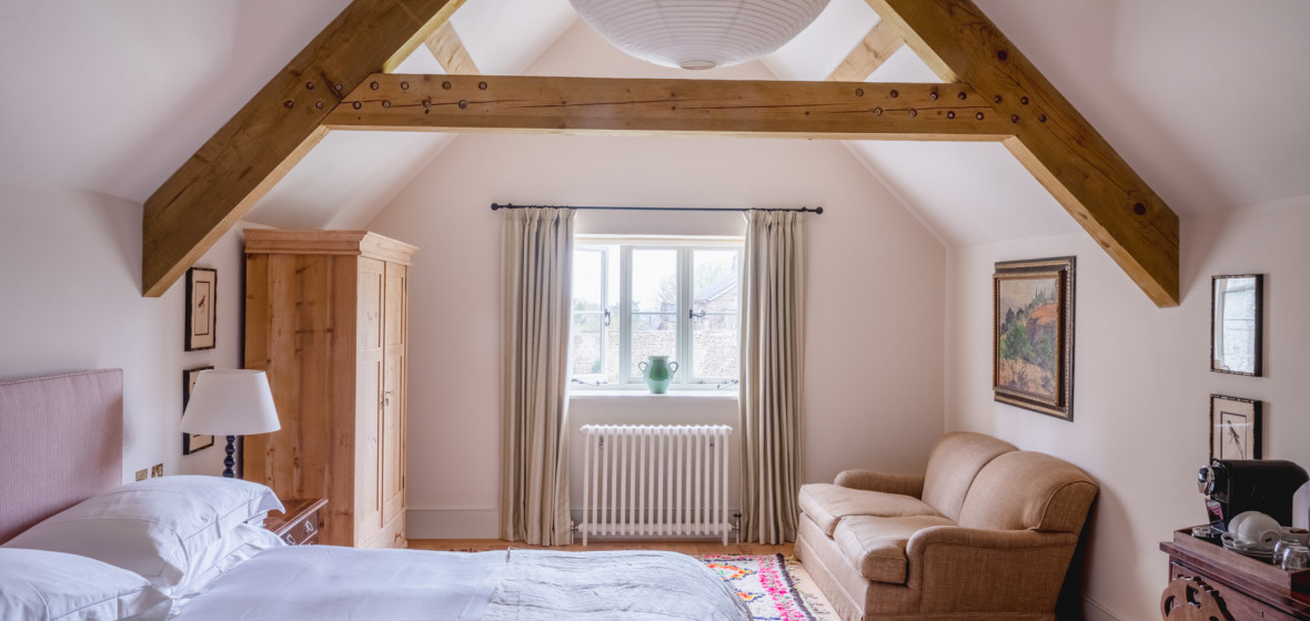 Three Horseshoes Somerset. Expert reviews and highlights