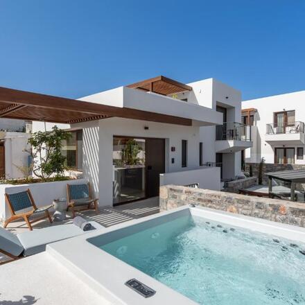 Private hot tub