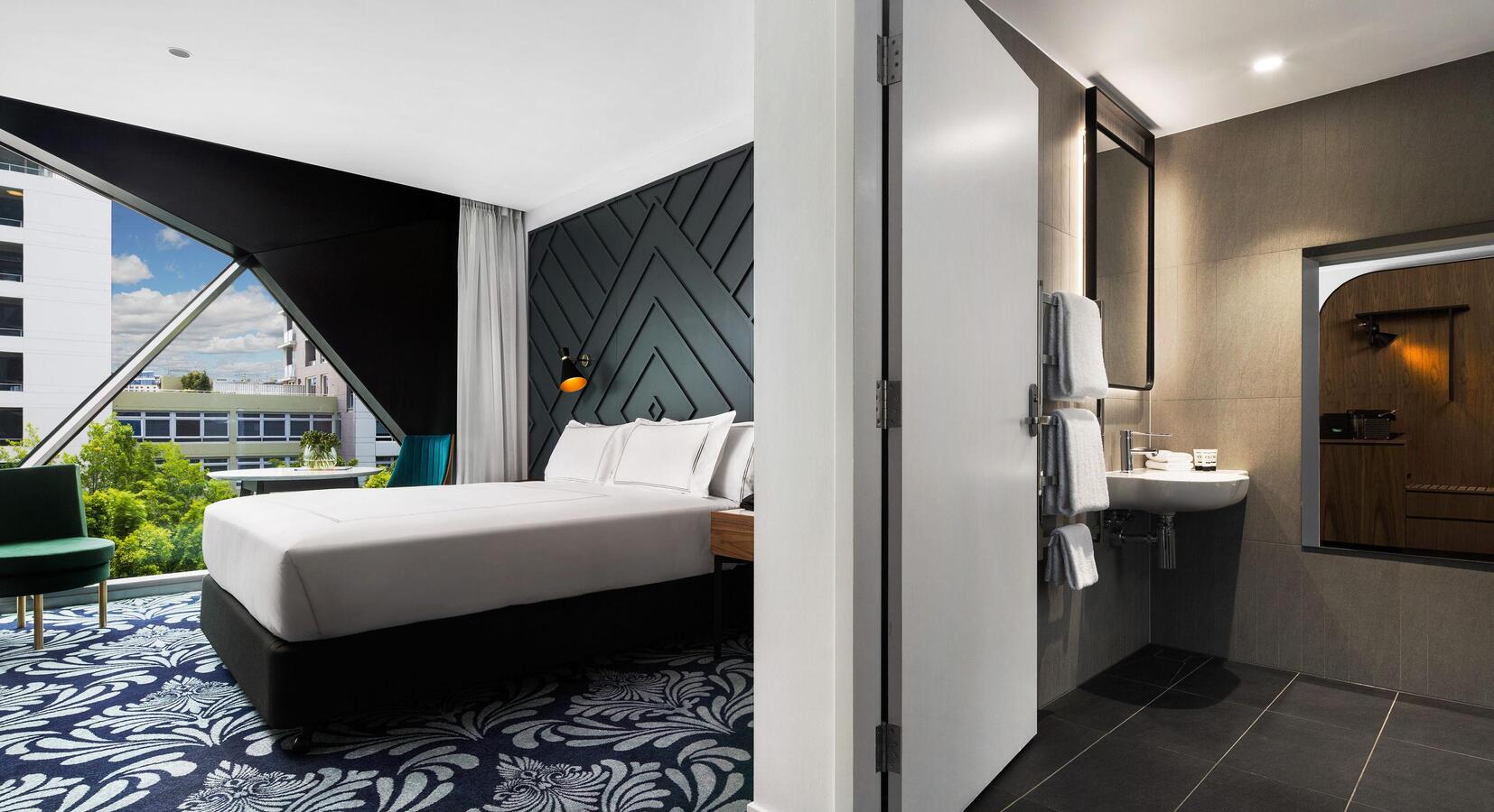 King Waratah Premium Room