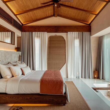 Guest Room with in-room tub