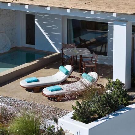 Private pool suite