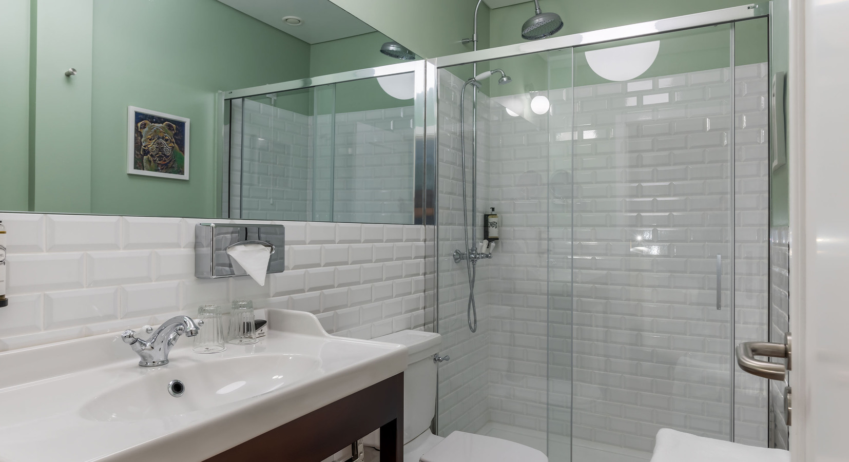 Superior Bay View Family Room Bathroom