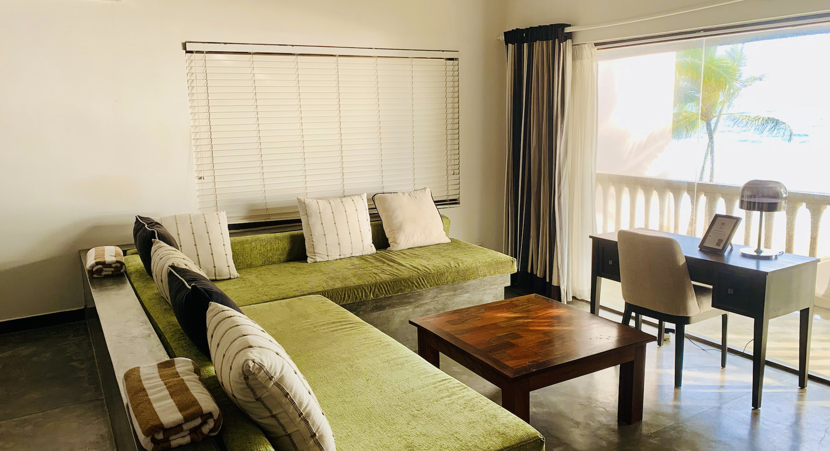 Penthouse Premier - Sitting Area