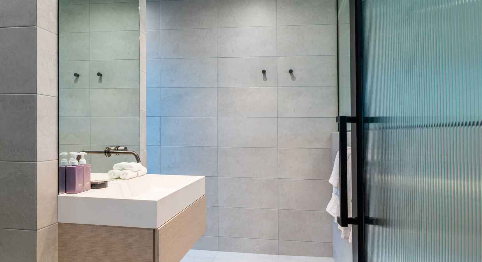 Reserve Suites - Bathroom