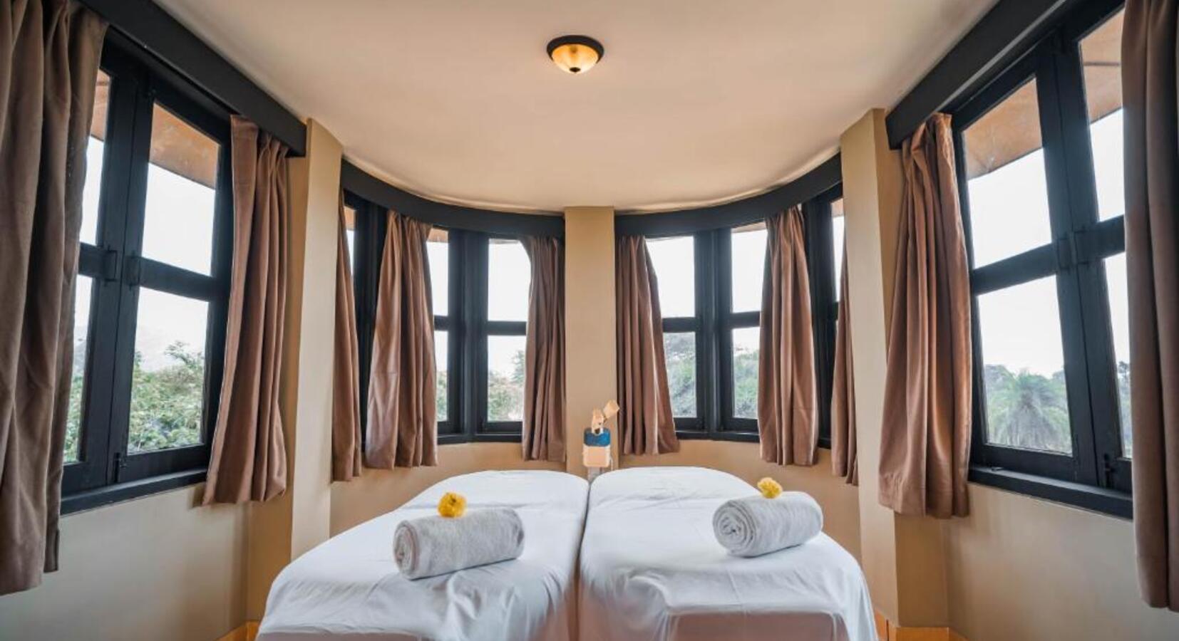 Couples' Massage Room 