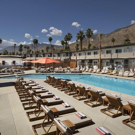 V Palm Springs