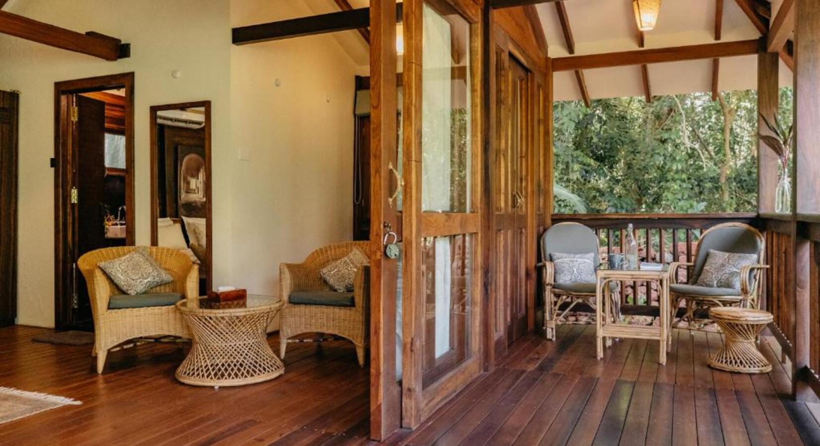 Deluxe King Cottage with Balcony