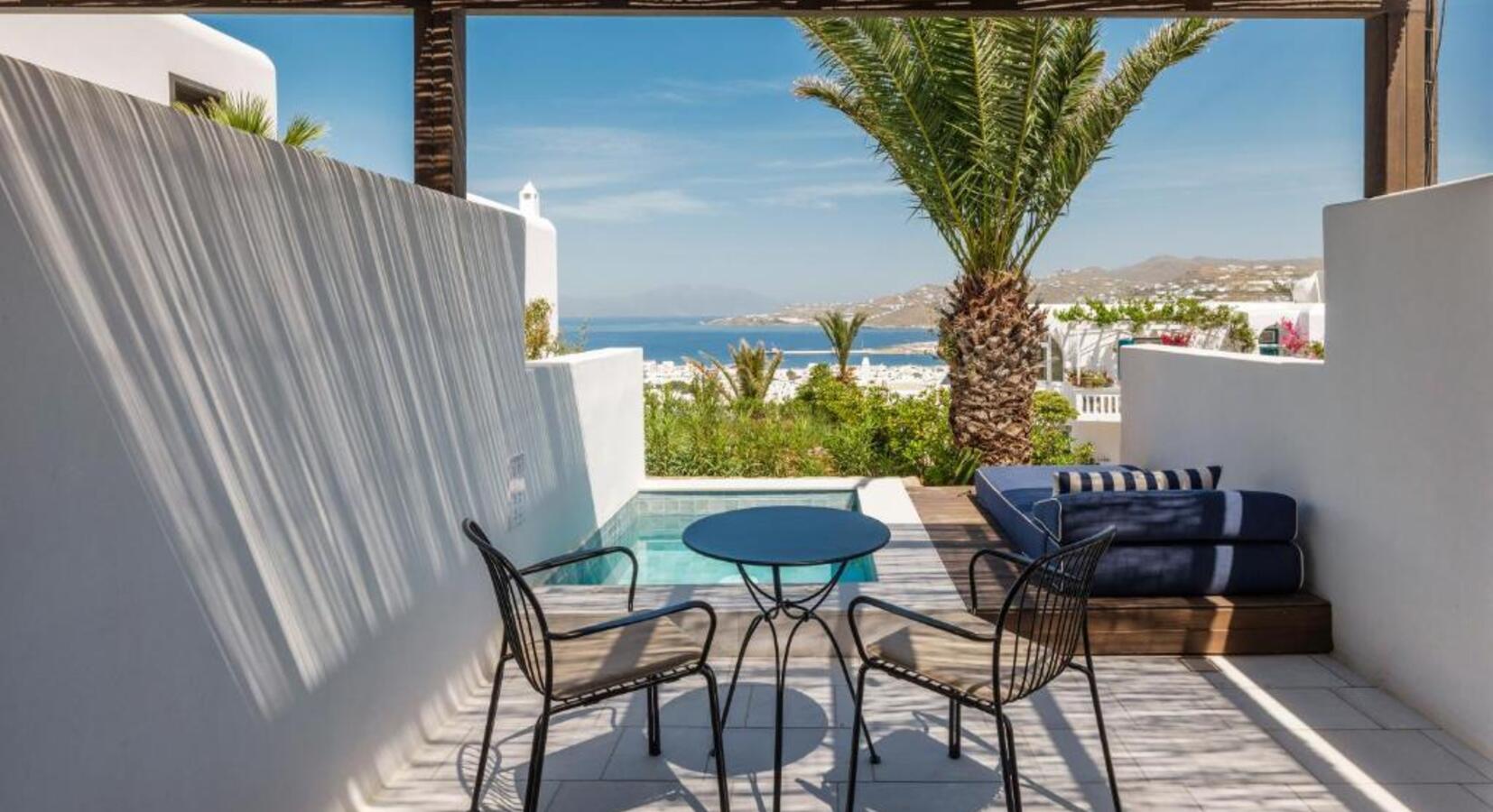 Suite with private pool 