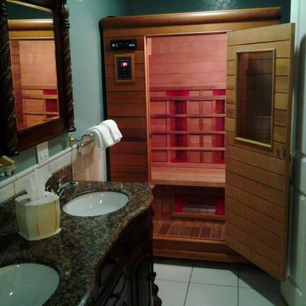 Deluxe Queen Suite with Spa Bath