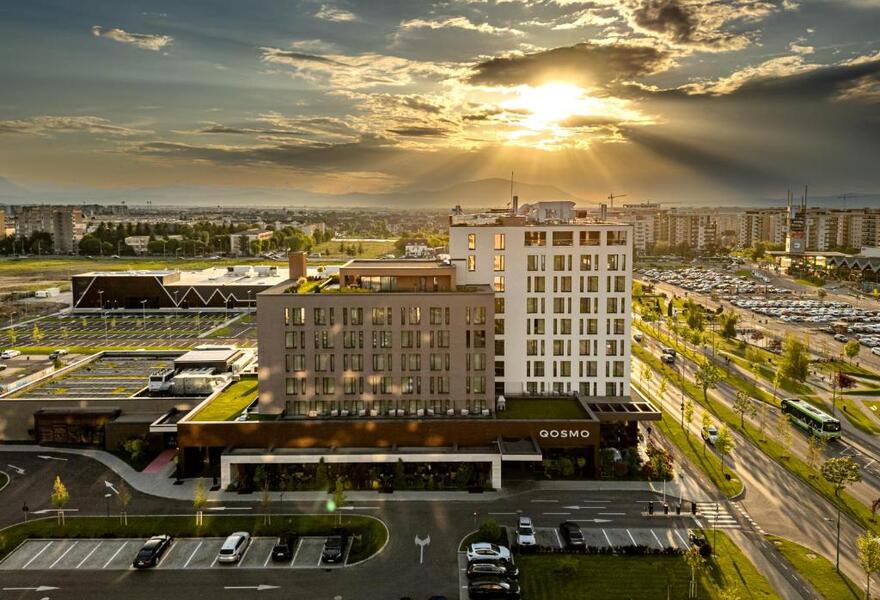 Qosmo Hotel