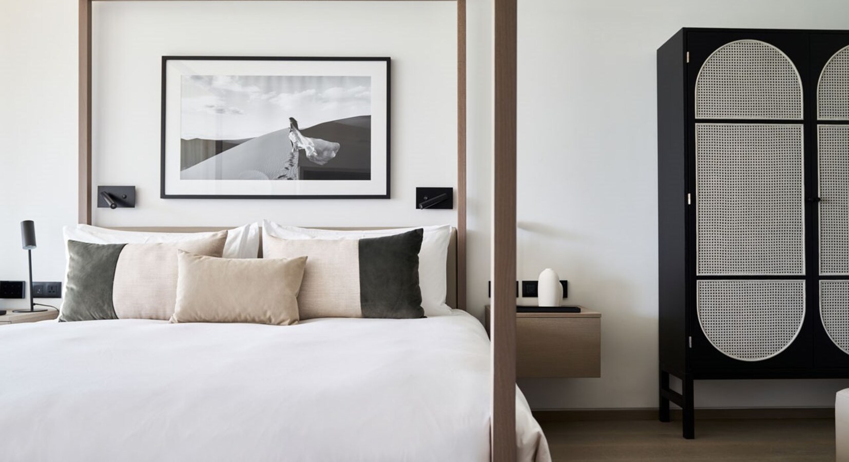 Lux Pool Residence - Bedroom 