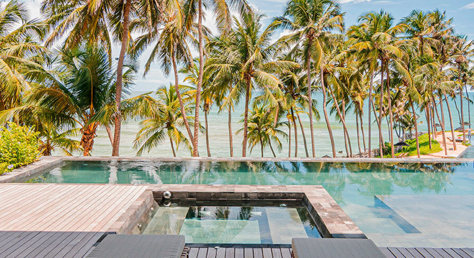 Balcony suite with pool and jacuzzi