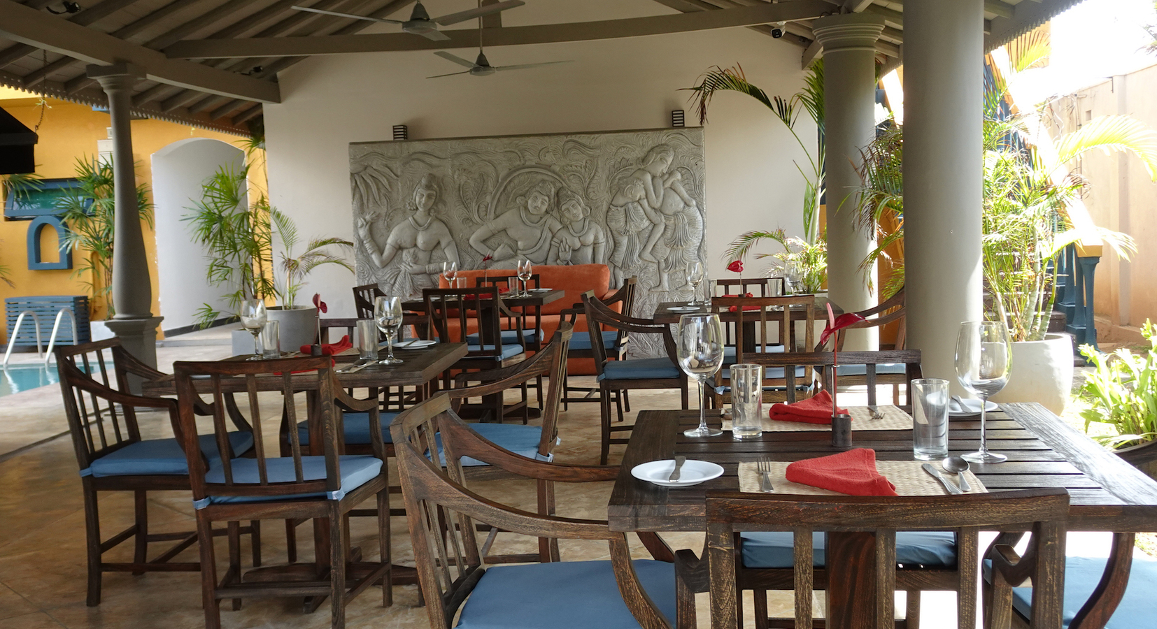 Pool Bar & Restaurant