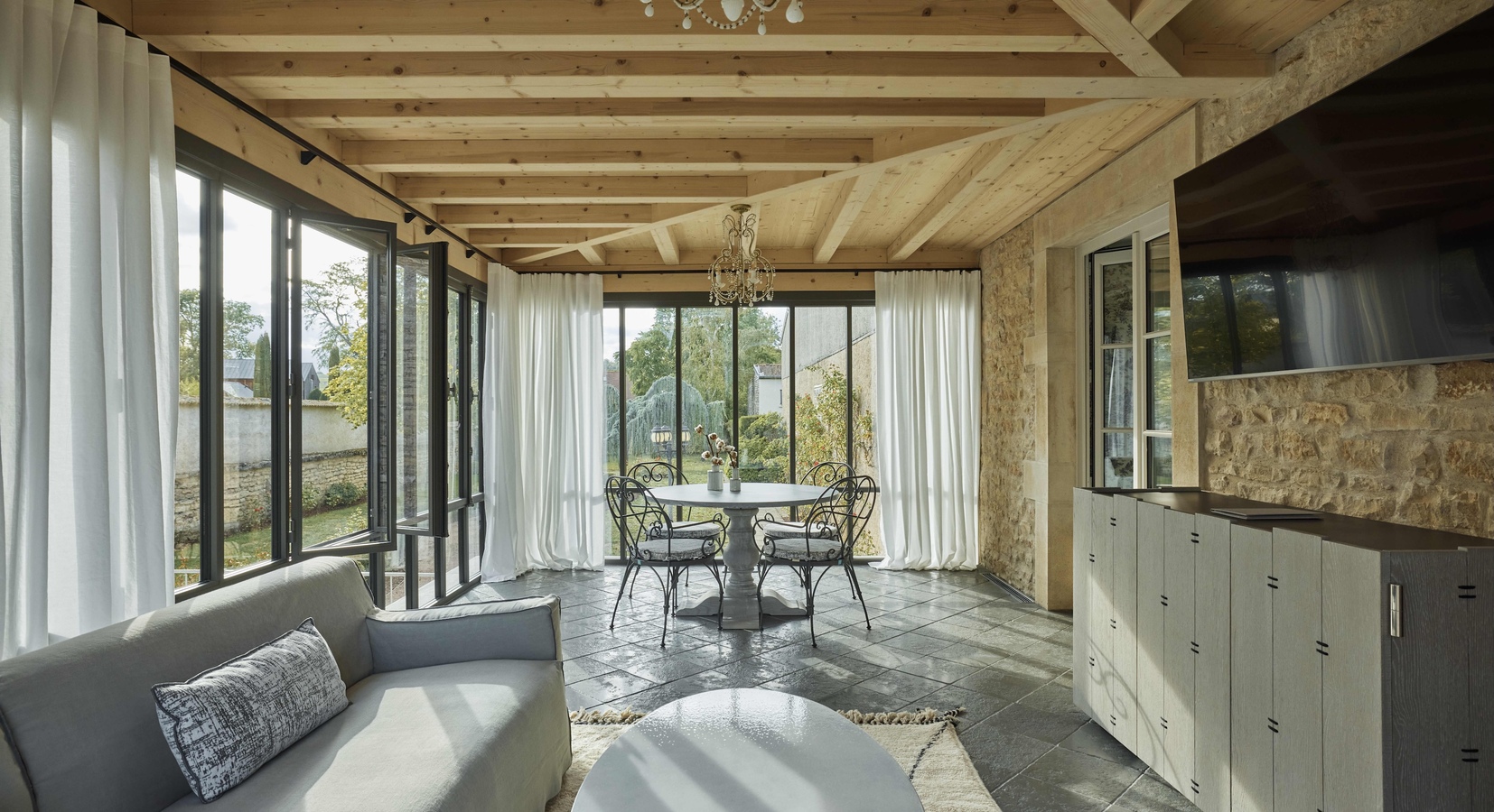 COMO Suite living room