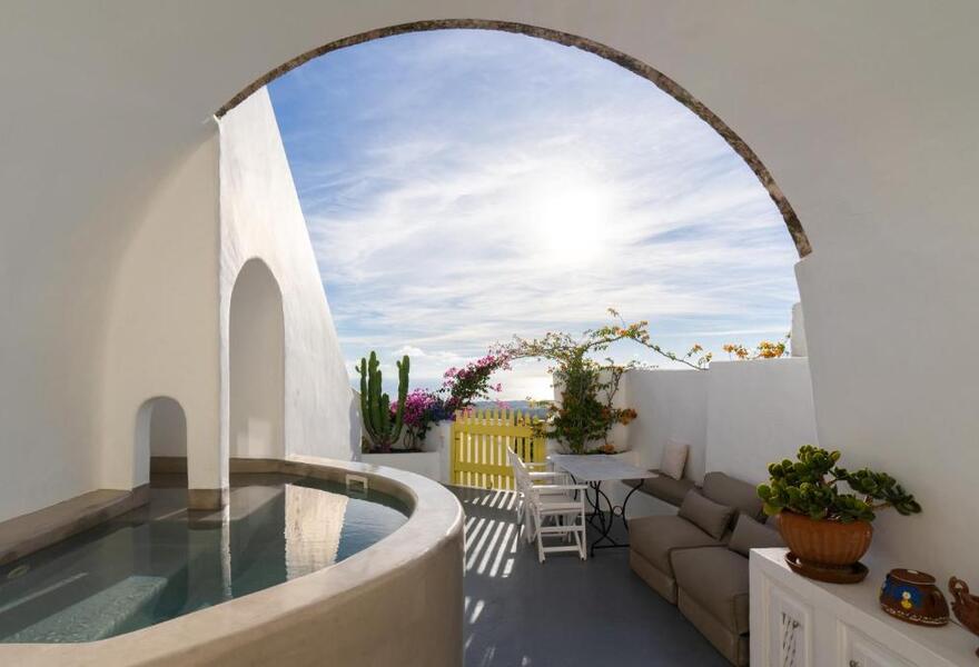 Valsamo Suites