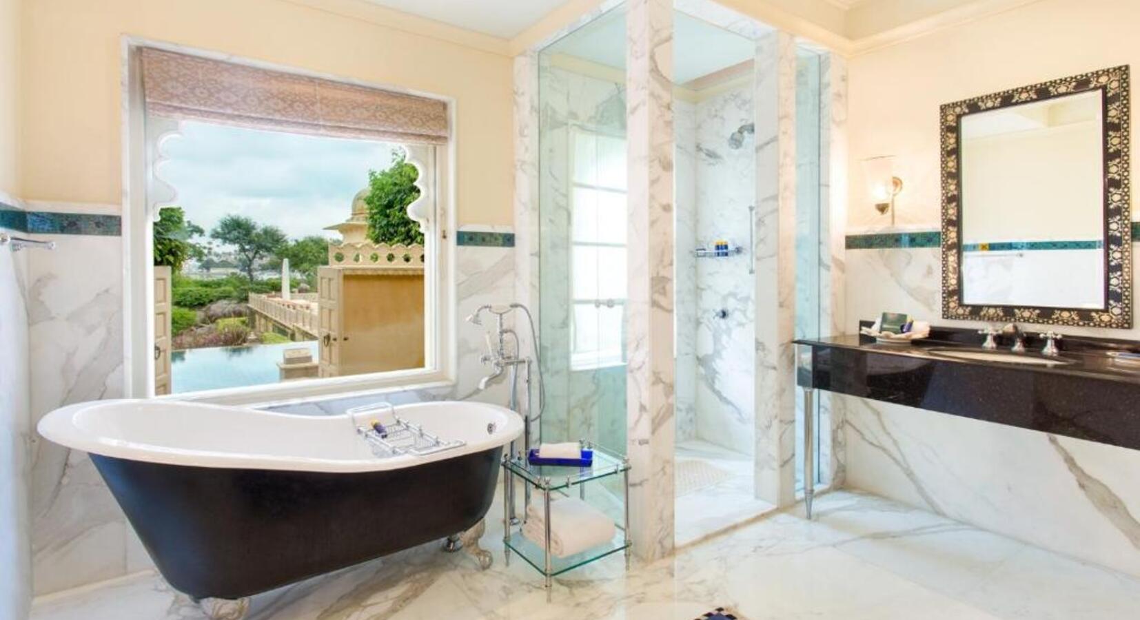 Bathroom with Tub 