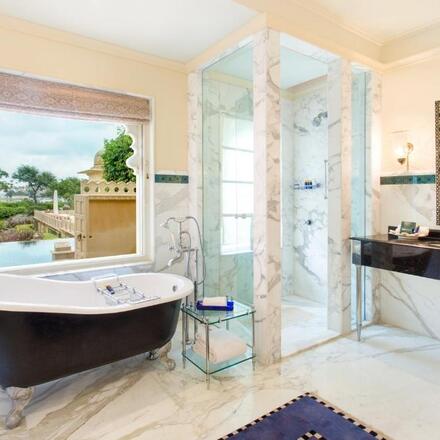 Bathroom with Tub 