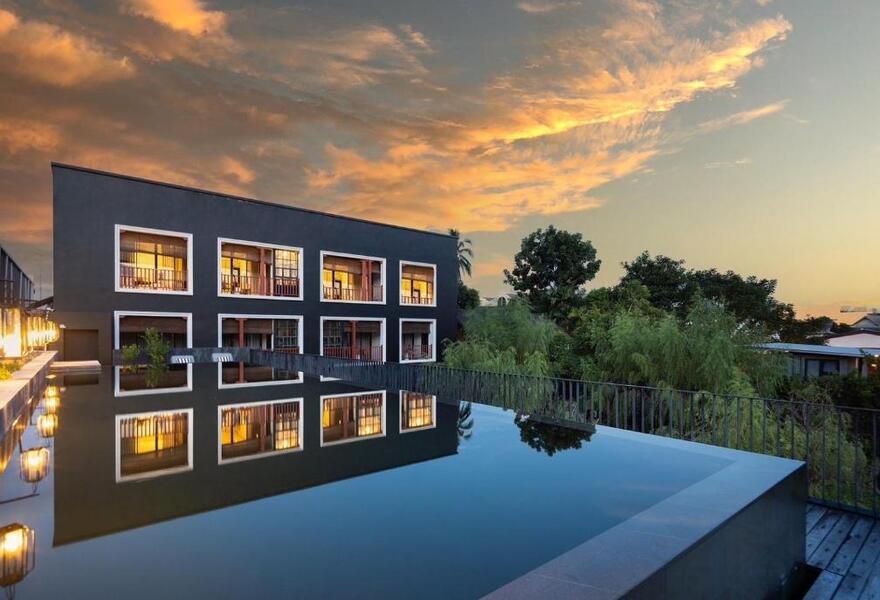 Hotel Ping Silhouette