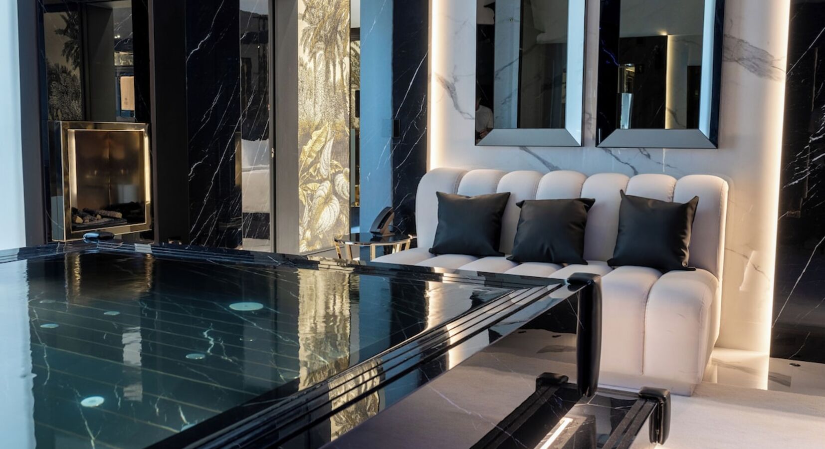 Suite with Private Spa Tub