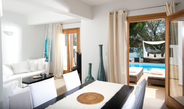 Minos Beach Art Hotel