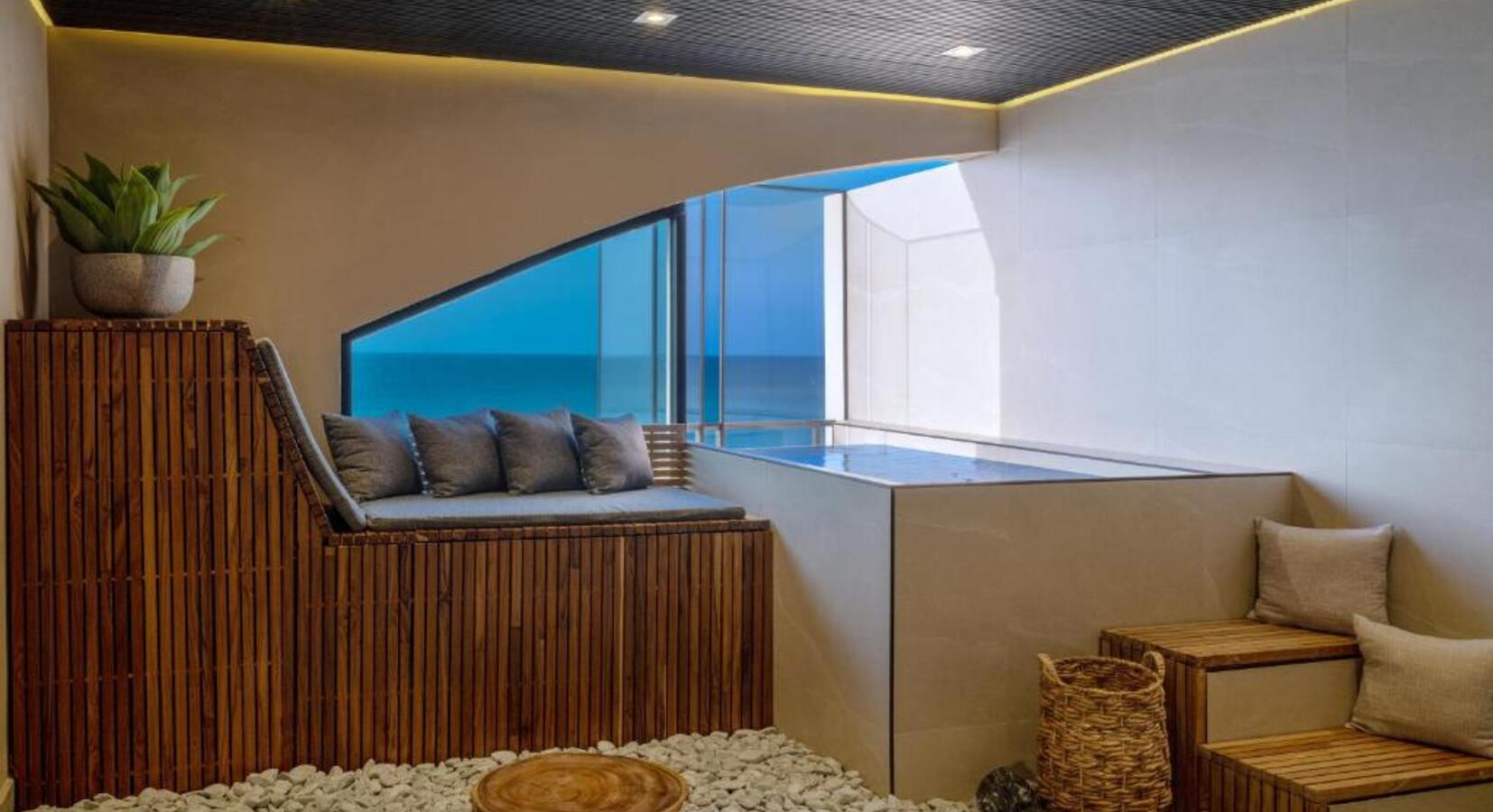 Private plunge pool