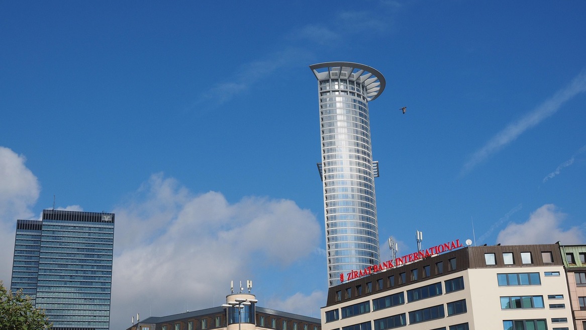 Westend Tower und Krone