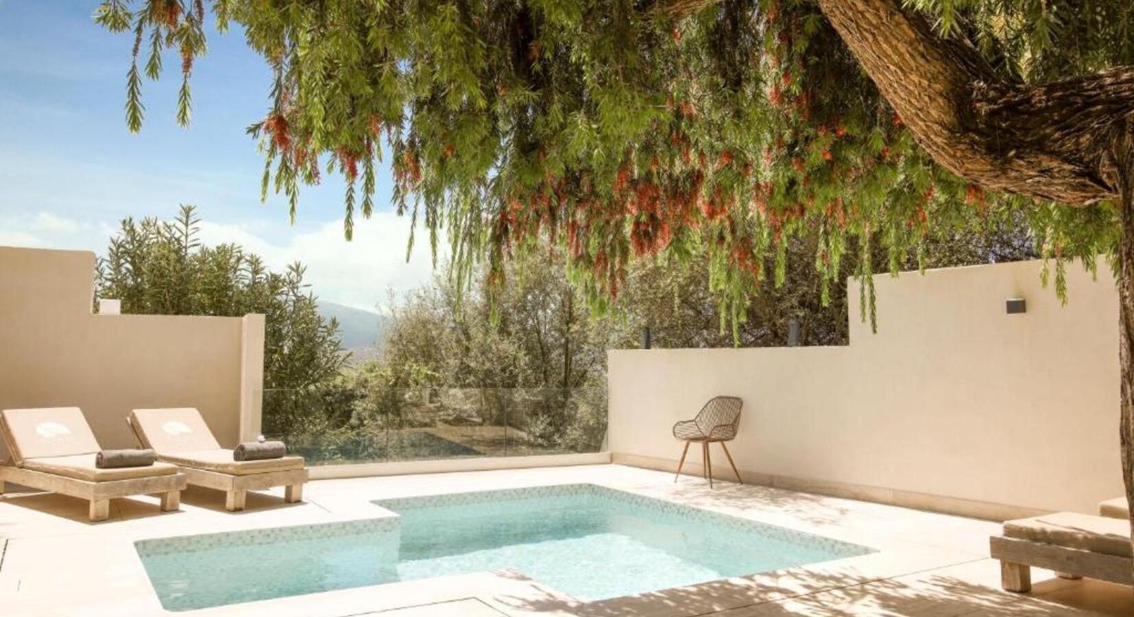 Suite with private pool 